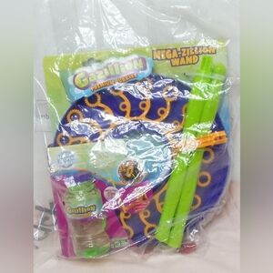 Mega-Zillion Wand Bubble Set - Green and Purple